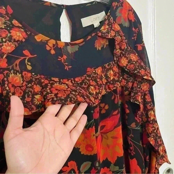 NWT LOFT Romantic Ruffle Trim Black Red and Orange Floral Top | size small - Picture 4 of 9